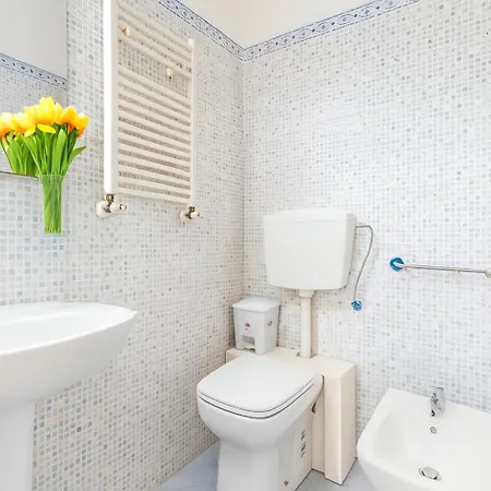 Elegantis San Giovanni - Chic With Bathtub Near Historic Center, Metro & Tram Nearby *