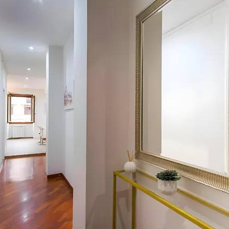 Lejlighed Elegantis San Giovanni - Chic With Bathtub Near Historic Center, Metro & Tram Nearby Rom