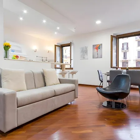 Elegantis San Giovanni - Chic With Bathtub Near Historic Center, Metro & Tram Nearby