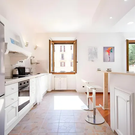 Elegantis San Giovanni - Chic With Bathtub Near Historic Center, Metro & Tram Nearby Lejlighed