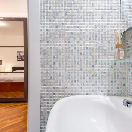 Elegantis San Giovanni - Easily Get To The Historic Center, Metro, Tram And Bus Are Nearby *