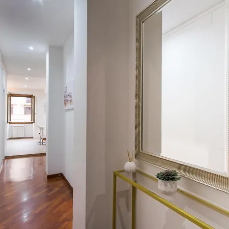 Elegantis San Giovanni - Easily Get To The Historic Center, Metro, Tram And Bus Are Nearby Rom