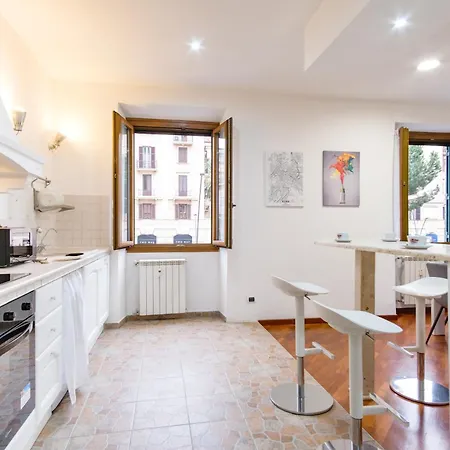 Elegantis San Giovanni - Easily Get To The Historic Center, Metro, Tram And Bus Are Nearby * Rom