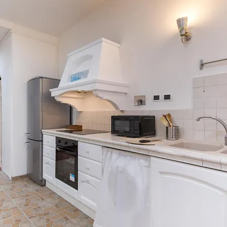 Elegantis San Giovanni - Easily Get To The Historic Center, Metro, Tram And Bus Are Nearby Apartment