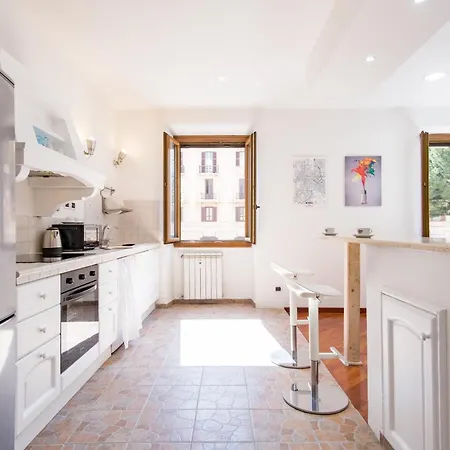 Elegantis San Giovanni - Easily Get To The Historic Center, Metro, Tram And Bus Are Nearby Rom