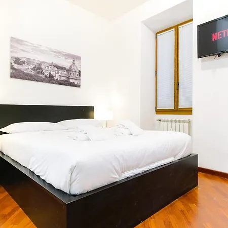Apartment Elegantis San Giovanni - Easily Get To The Historic Center, Metro, Tram And Bus Are Nearby *