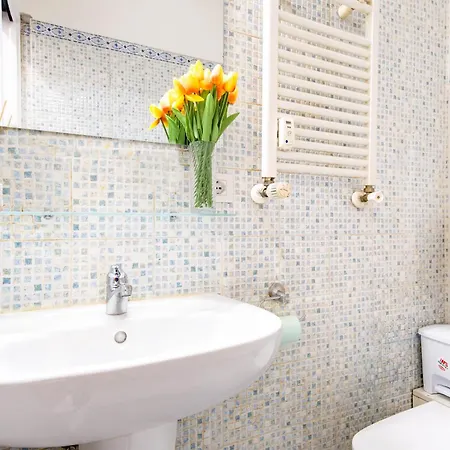 Elegantis San Giovanni - Easily Get To The Historic Center, Metro, Tram And Bus Are Nearby * Rome