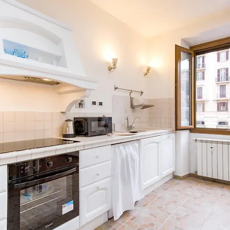 Elegantis San Giovanni - Easily Get To The Historic Center, Metro, Tram And Bus Are Nearby Apartment